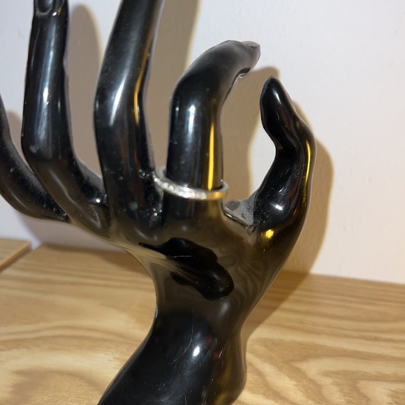 RINGS - Picture 8 of 8